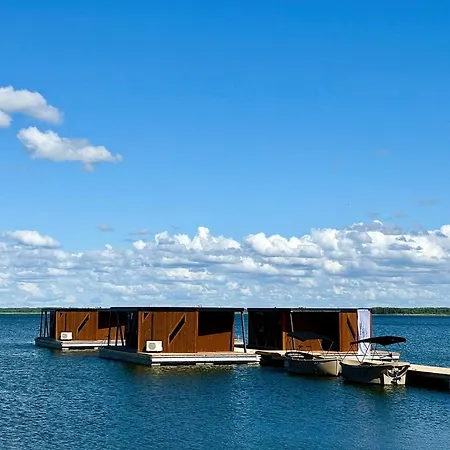Semesterbostad Grand Holm Marina Ujuvmajad *