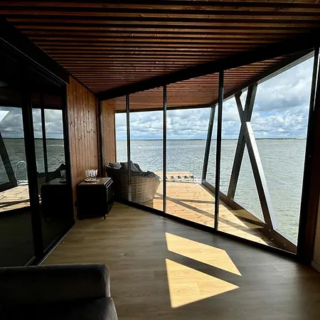 Grand Holm Marina Ujuvmajad * Haapsalu