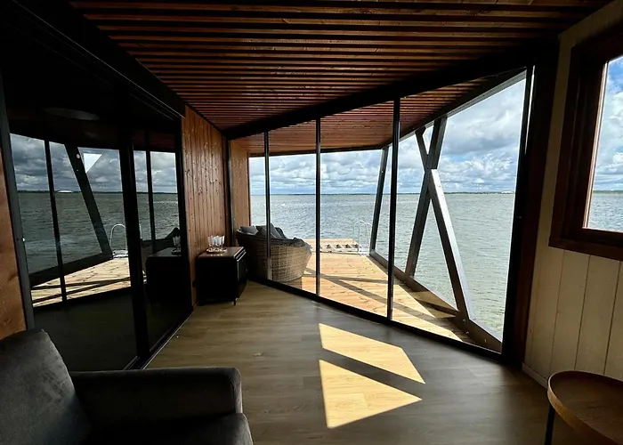 Grand Holm Marina Ujuvmajad * Haapsalu